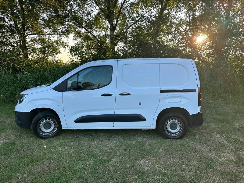 VAUXHALL COMBO (BK69 BHA)